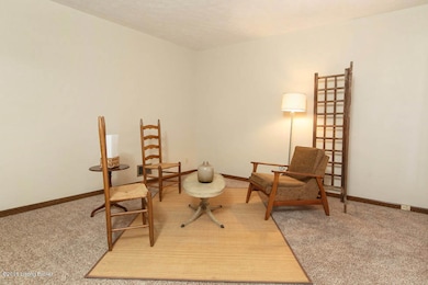 9018 Lantana Dr, Louisville, KY 40229 - photo 5