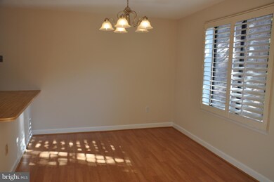 9810 Kingsbridge Dr unit 101, Fairfax, VA 22031 - photo 4
