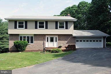 10722 Pheasant Dr, Clarksburg, MD 20871 - photo 2