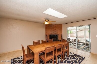 1650 E Glencove St Family room 2
