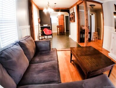 226 Maple St, Statesville, NC 28677 - photo 3