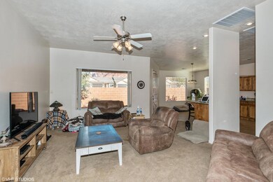 07_262W225S_3_FamilyRoom_HiRes