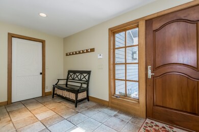 011-Foyer-3196272-large