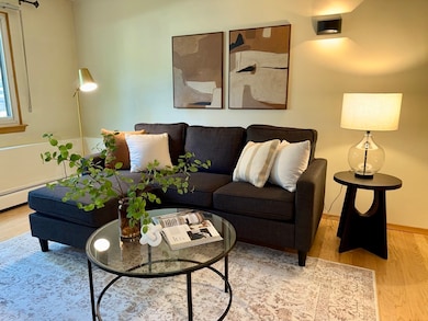 4 Hallmark Gardens unit 2, Burlington, MA 01803 - photo 4