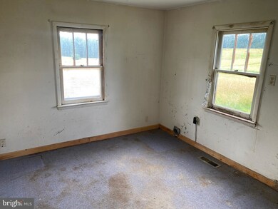 14622 Winchester Grade Rd, Berkeley Springs, WV 25411 - photo 7