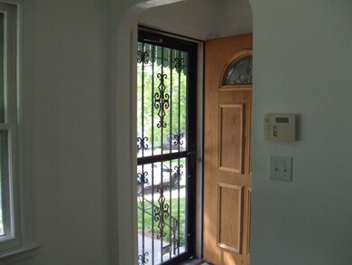 7011 N 33rd 003