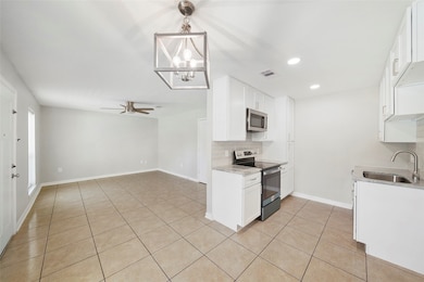 2526 Appian Way unit 4, New Caney, TX 77357 - photo 2