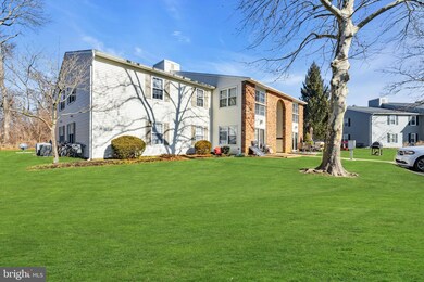 8 6 Seattle Ct unit 6, Freehold, NJ 07728 - photo 7