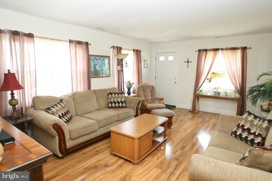 1607 W Willow Run Dr, Wilmington, DE 19805 - photo 2