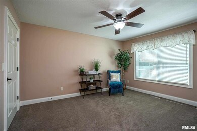 1702 Stone Gate Cir, Davenport, IA 52807 - photo 6