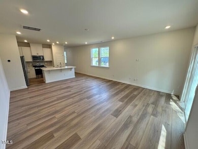 RR 35 - LR-Kitchen1