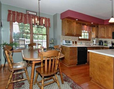 Kitchen. Dinette area...
