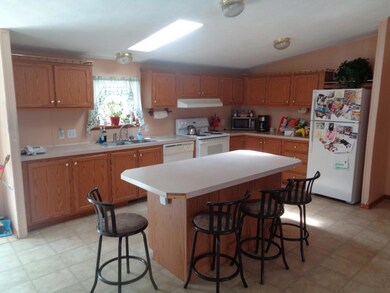 222 Cedar St, Millinocket, ME 04462 - photo 4