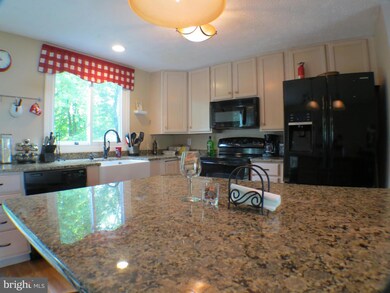 12811 Gatepost Ct, Herndon, VA 20171 - photo 7