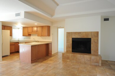 2121-Kitchen-Familyroom2