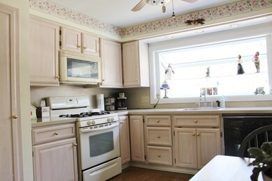 16 Independence Rd, Mountain Top, PA 18707 - photo 2