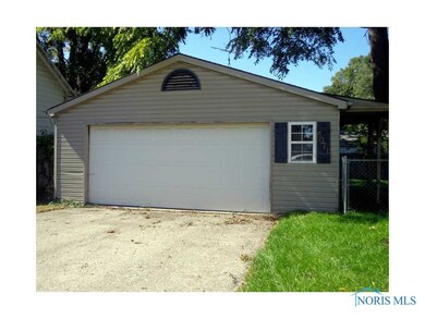 Detached Garage.