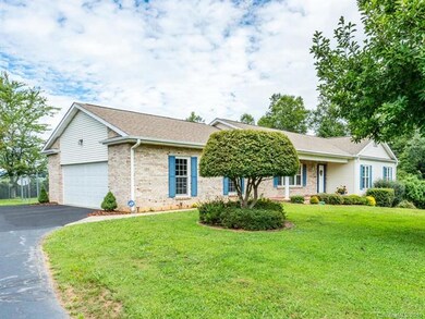 285 Tillman Dr, Hendersonville, NC 28792 - photo 2