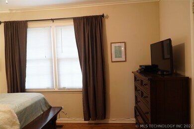 3803 E 40th Street - master/space between bed and