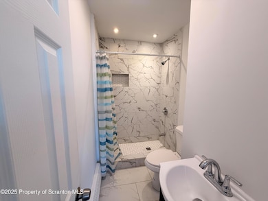 330R Cherry St, Scranton, PA 18505 - photo 2