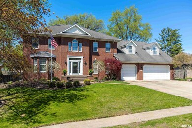 3910 Ridgewood Dr, Davenport, IA 52807 - photo 2