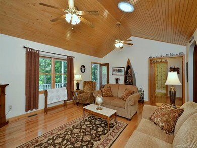 119 Buckeye Dr, Hendersonville, NC 28792 - photo 3