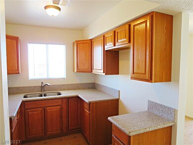 2159 Enfield Cir unit C, Las Vegas, NV 89156 - photo 3