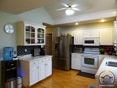 3520 SW Willow Brook Ln, Topeka, KS 66614 - photo 5