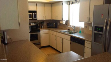Spacious Updated Kitchen Vu1 Ontario Dri