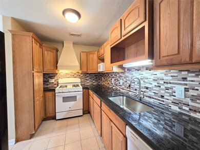 77 Blue Fox Rd, Spring, TX 77380 - photo 2