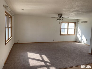 2502 W 67th St, Davenport, IA 52806 - photo 4