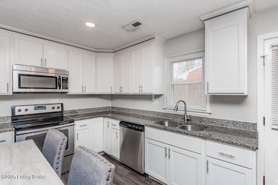 5407 Robinwood Rd, Louisville, KY 40218 - photo 4