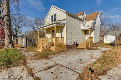 711 Stanton St, Port Huron, MI 48060 - photo 2