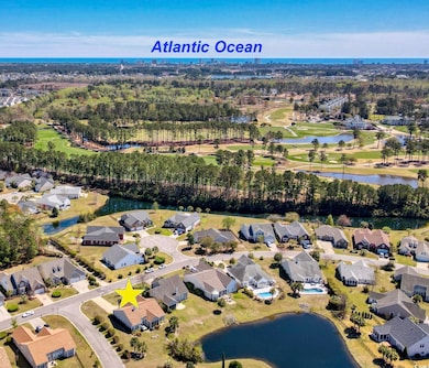Bird's eye view with view of golf course, a reside