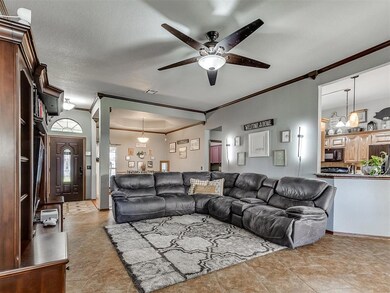 713 Gyrfalcon Dr, Norman, OK 73072 - photo 6