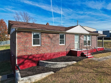 106 Montgomery St, Radford, VA 24141 - photo 2