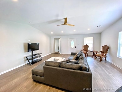 21060 S 496 Rd, Tahlequah, OK 74464 - photo 7