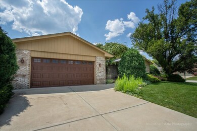 6710 Wedgewood Ln, Willowbrook, IL 60527 - photo 3