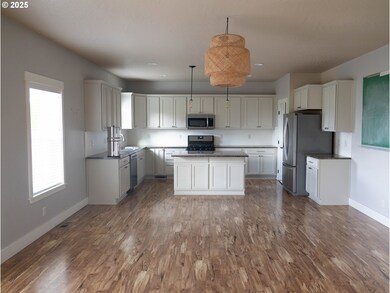 1031 SW Olive Ct, Hermiston, OR 97838 - photo 3