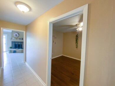 10130 Kirkglen Dr, Houston, TX 77089 - photo 5