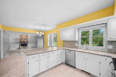 10-web-or-mls-2751 Cleveland Dr-7
