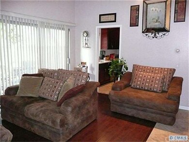 Living room access to kitchen