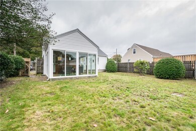 52 Edgemere Rd, Pawtucket, RI 02861 - photo 2