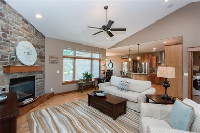 6703 Cottage Ridge Ct NE, Cedar Rapids, IA 52411 - photo 3