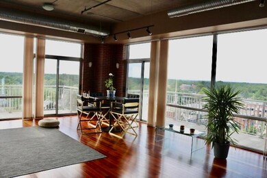Great Room - 10' Ceiling to Floor Glass