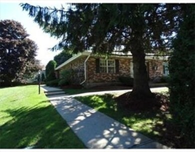 916 Windsor Dr unit 916B, Framingham, MA 01701 - photo 4