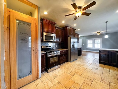 504 N Walnut St, Seiling, OK 73663 - photo 4