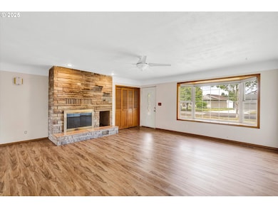Living Room/Entrance