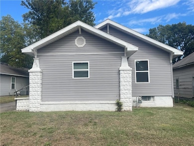 211 E Adams St, Pittsburg, KS 66762 - photo 2