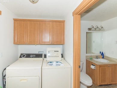 2050 Augusta St, Eugene, OR 97403 - photo 7